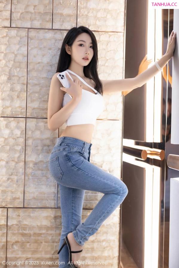   [XiuRen]高清写真图 2023.12.08 No.7781 苏苏阿 时尚牛仔裤第20张图片